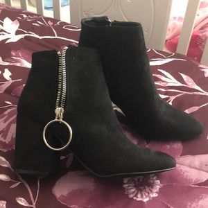 Black Shoedazzle Booties